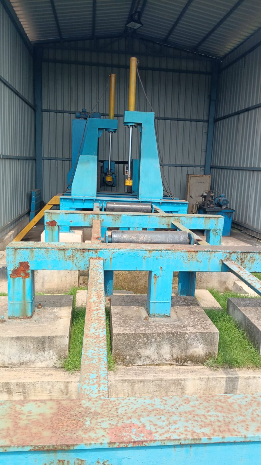 END MILLING MACHINE