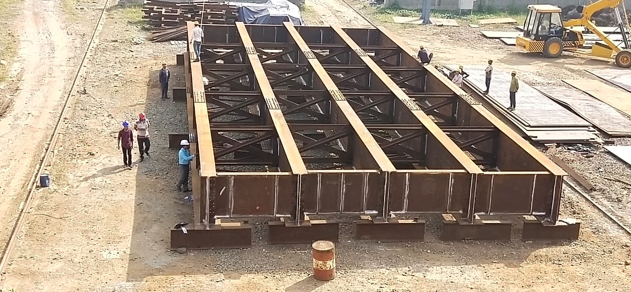 Fabricated bridge girder