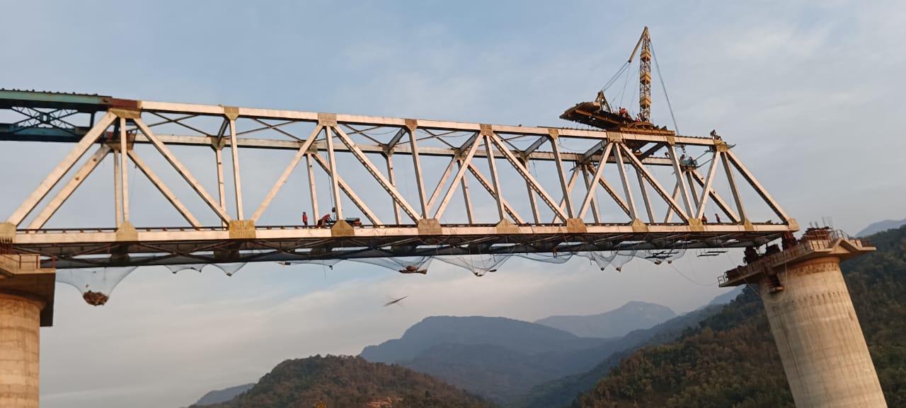 Fabricated bridge girder